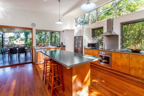 Decked Out For A Fantastic Holiday - Winnett St, Woorim (Upstairs Only) - Surfers Paradise Gold Coast 2