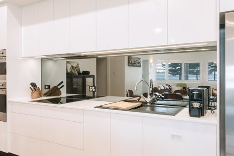 Deco Beach Luxury Apartments - Surfers Paradise Gold Coast 2