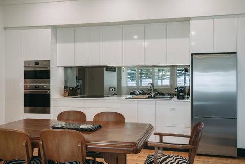 Deco Beach Luxury Apartments - Surfers Paradise Gold Coast 3