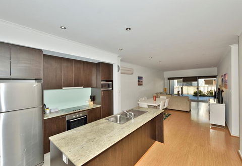 Del Mar 28 - Surfers Paradise Gold Coast 3