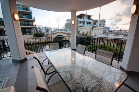 Dolphin Quay Apartment-1 Bedroom - Surfers Paradise Gold Coast 0