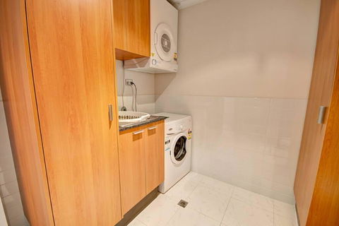 Dolphin Quay Apartment-3 Bedroom - Surfers Paradise Gold Coast 2