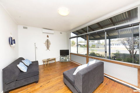 DOUGLAS COTTAGE FORSTER - Surfers Paradise Gold Coast 1