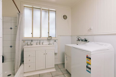 DOVESTONES BY THE SEA - INVERLOCH - Surfers Paradise Gold Coast 2