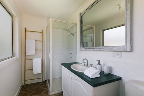 DOVESTONES BY THE SEA - INVERLOCH - Surfers Paradise Gold Coast 3