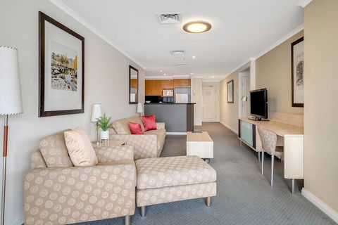 DREAM HARBOUR VIEW 2 BRM // GYM, POOL And PARKING - Surfers Paradise Gold Coast 3