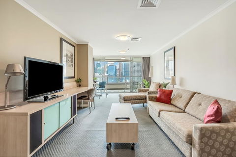 DREAM HARBOUR VIEW 2 BRM // GYM, POOL And PARKING - Surfers Paradise Gold Coast 1