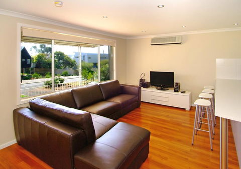 Eagle Bay Beach House - Surfers Paradise Gold Coast 1