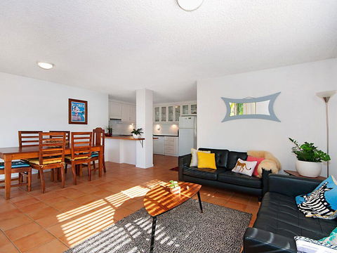 EAST COAST ESCAPES - Byron Beachfront - Surfers Paradise Gold Coast 2