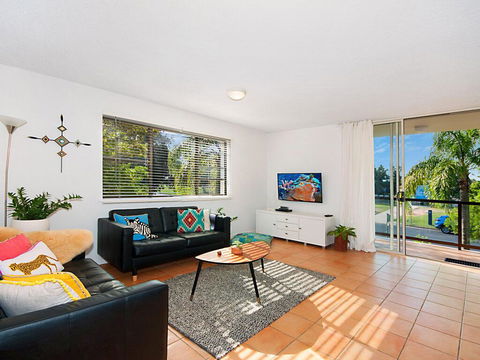 EAST COAST ESCAPES - Byron Beachfront - Surfers Paradise Gold Coast 3