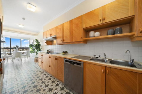 East Mirvac Building With Convenient Living - Surfers Paradise Gold Coast 2