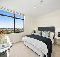 East Mirvac Building with Convenient Living - Surfers Paradise Gold Coast