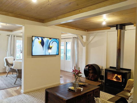 El Camino Country Cottage With Terrace And Stunning Views - Surfers Paradise Gold Coast 3