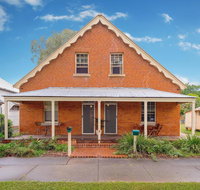 Eliza 1875 Red Brick Duplex Townhouse - Surfers Paradise Gold Coast