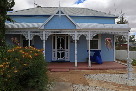 Ella's Place - Surfers Paradise Gold Coast 2