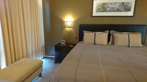 ELM Riverside Accommodation - Merrijig - Surfers Paradise Gold Coast 3