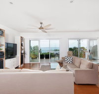 Embracing DutchiesNelsons Bay - Surfers Paradise Gold Coast