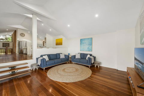 Emerald Seas Beach House - Surfers Paradise Gold Coast 1