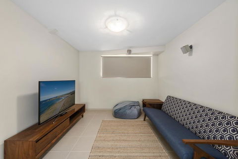 Emerald Seas Beach House - Surfers Paradise Gold Coast 2