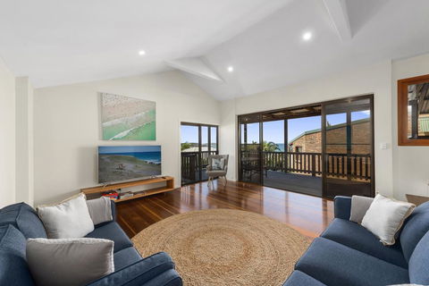 Emerald Seas Beach House - Surfers Paradise Gold Coast 0