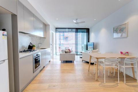 ENCORE IV: Bondi Junction - Surfers Paradise Gold Coast 1