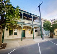 Entire Townhouse in Heart of Echuca's Port CBD - 15 guest capacity - Surfers Paradise Gold Coast