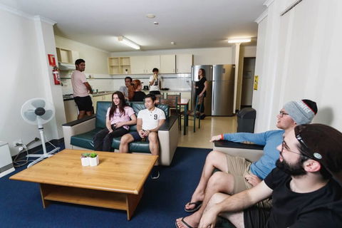 Erica Underwood House 6 Bedroom Flat - Surfers Paradise Gold Coast 2