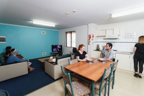 Erica Underwood House 6 Bedroom Flat - Surfers Paradise Gold Coast 3