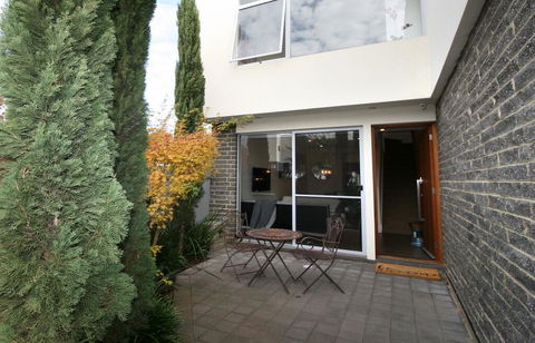 EROS City Fringe - Wifi, Wine, Netflix, Pets OK And Park Views! - Surfers Paradise Gold Coast 3