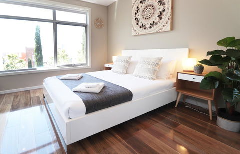 EROS City Fringe - Wifi, Wine, Netflix, Pets OK And Park Views! - Surfers Paradise Gold Coast 0