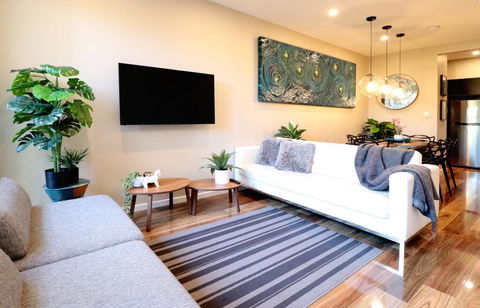 EROS City Fringe - Wifi, Wine, Netflix, Pets OK And Park Views! - Surfers Paradise Gold Coast 1