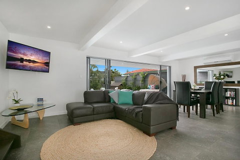 Essence Of Broadbeach - Surfers Paradise Gold Coast 3