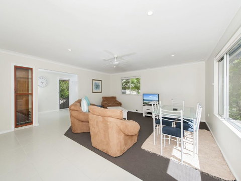 Essendene Road, Box Beach Retreat, 29 - Surfers Paradise Gold Coast 1