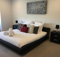 Executive Mansion Spring Racing Melbourne Cup - Surfers Paradise Gold Coast