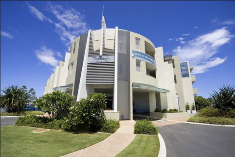 EXTRA LARGE 2 Bed Apartment - 3 Pools And Spa - Mountain View - BEACHFRONT LOCATION CABARITA BEACH - Surfers Paradise Gold Coast 1