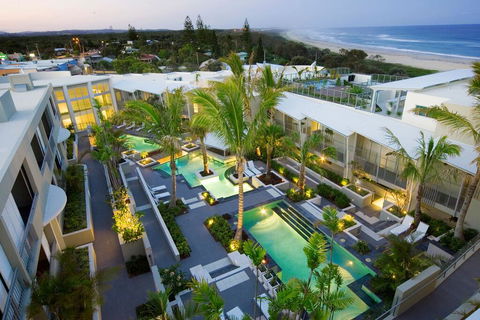 EXTRA LARGE 2 Bed Apartment - 3 Pools And Spa - Mountain View - BEACHFRONT LOCATION CABARITA BEACH - Surfers Paradise Gold Coast 2
