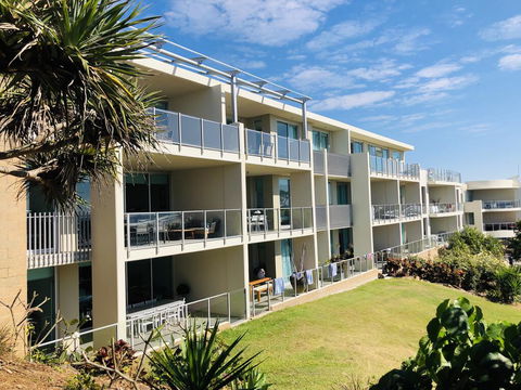 EXTRA LARGE 2 Bed Apartment - 3 Pools And Spa - Mountain View - BEACHFRONT LOCATION CABARITA BEACH - Surfers Paradise Gold Coast 3