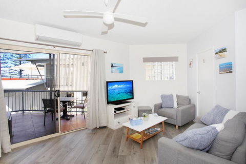 FABULOUS BEACHFRONT POSITION - Surfers Paradise Gold Coast 2