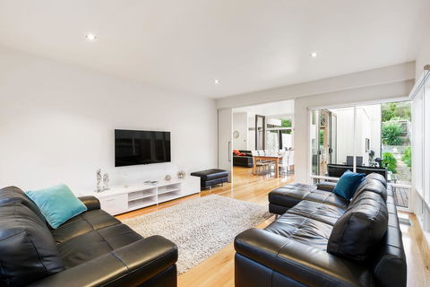 FAIRSEA RETREAT - RYE - Surfers Paradise Gold Coast 1