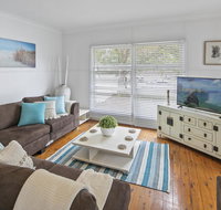 Family Beach House With Parking and Outdoor Dining - Surfers Paradise Gold Coast