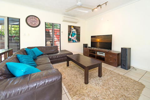 Fannie Bay Art House - Surfers Paradise Gold Coast 3
