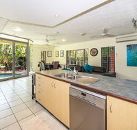 Fannie Bay Art House - Surfers Paradise Gold Coast