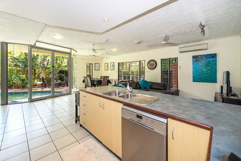 Fannie Bay Art House - Surfers Paradise Gold Coast 0