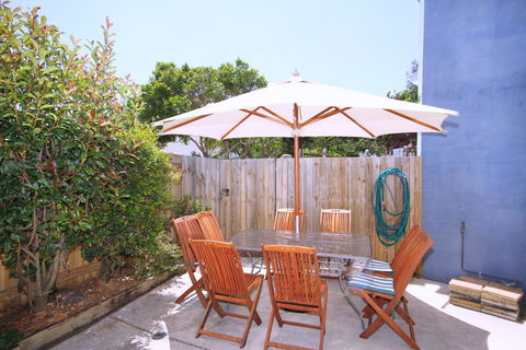 FANTASTIC HOLIDAY UNIT IN A PERFECT LOCATION - Surfers Paradise Gold Coast 2