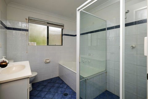 FAR SHORE - Surfers Paradise Gold Coast 3