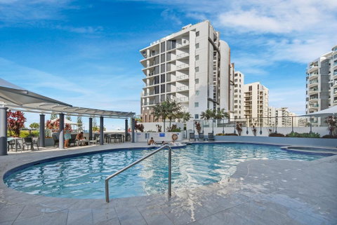 FAVOURITE GET-AWAY ON THE BEACHFRONT - Surfers Paradise Gold Coast 0