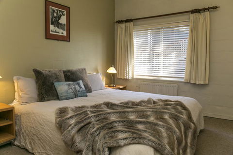 Feathertop Alpine Lodge - Surfers Paradise Gold Coast 2