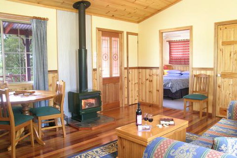 Fergies Hill Spa Cottage @ Granite Ridge Wines - Surfers Paradise Gold Coast 3