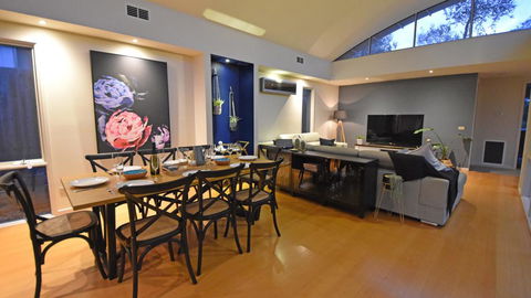 FLORENCE HOUSE Sundrenched Luxury With Pool & Deck - Surfers Paradise Gold Coast 3