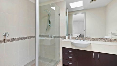 FLORENCE HOUSE Sundrenched Luxury With Pool & Deck - Surfers Paradise Gold Coast 2